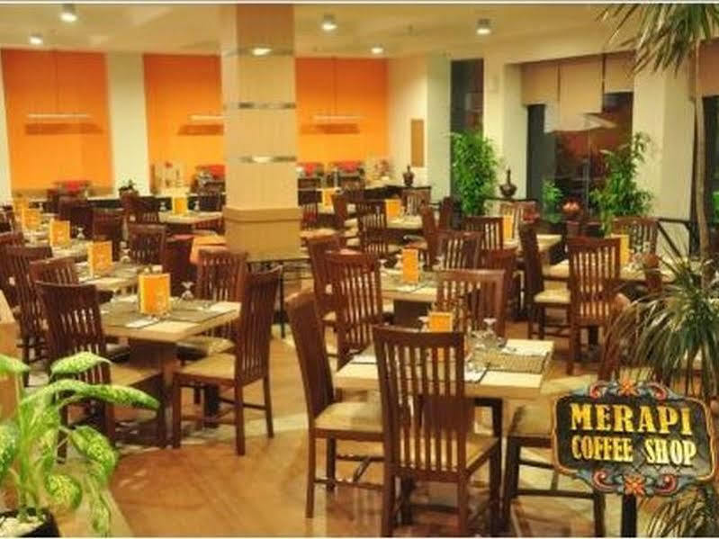 Abadi Hotel Malioboro Yogyakarta By Tritama Hospitality Extérieur photo